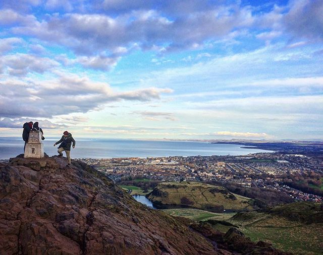 Natur und blauer Himmel Arthur's Seat Edinburgh Schottland