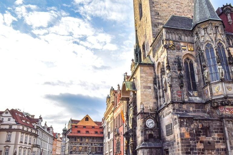 Gebäude in Altstadt Prag mit blauem Himmel Prag Sehenswürdigkeiten
