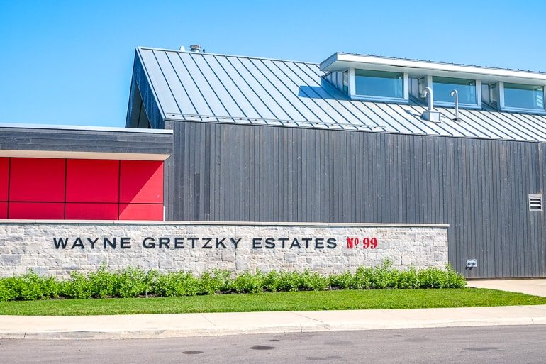 Gebäude von Weingut aus Stahl und Stein in Niagara on the Lake Gretzky Weingut