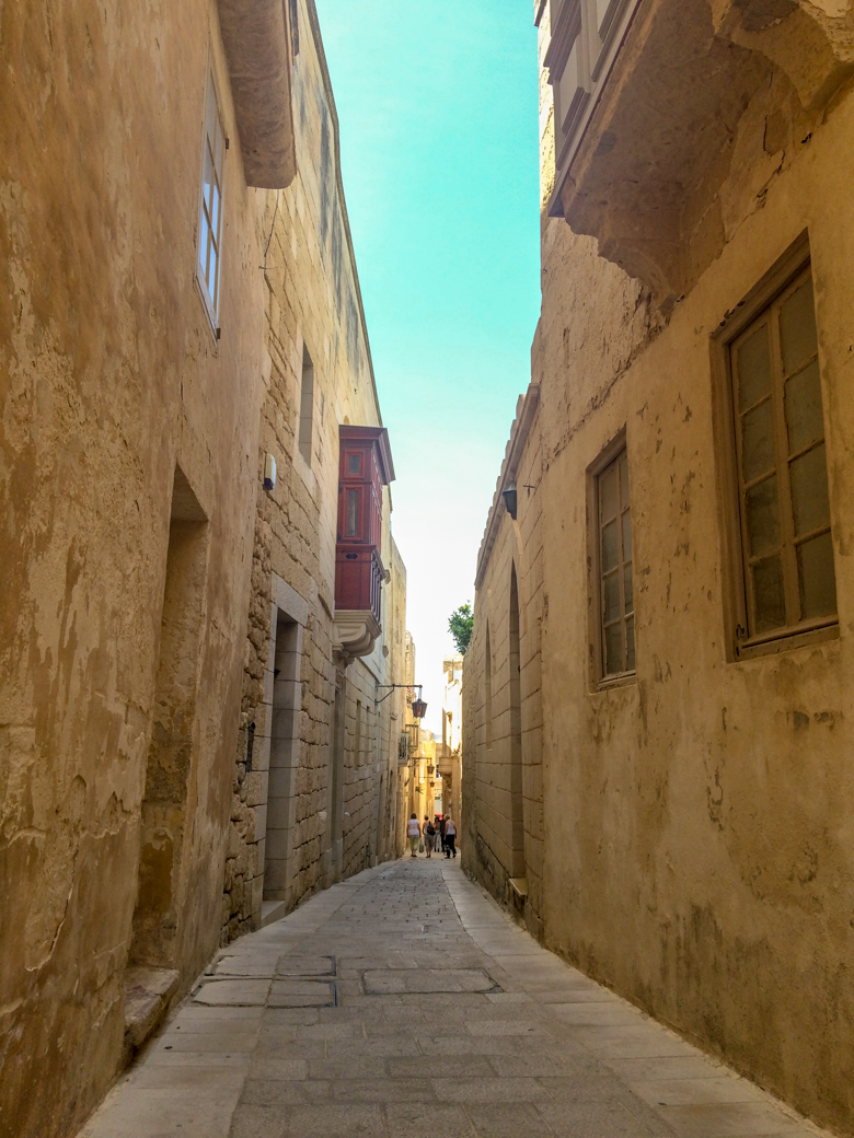 sandstone alleyway in mdina malta
