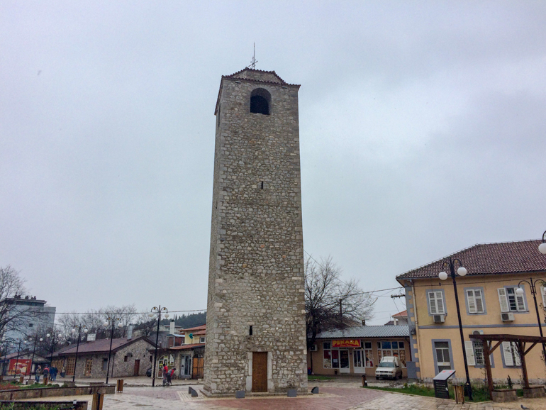 Uhrturm aus Stein in Podgorica Montenegro