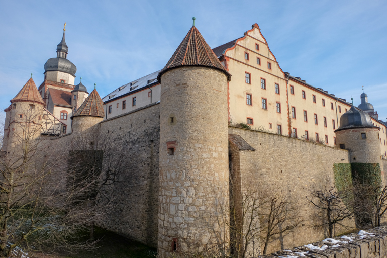 Blick auf Steingebäude von Marienberg Festung in Würzburg Unterfranken