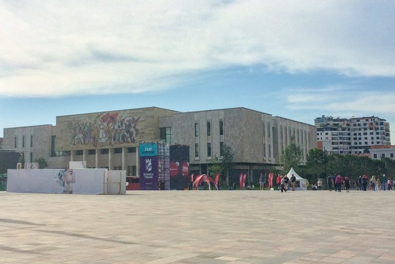 Skanderberg Platz mit Nationalmuseum Tirana Albanien