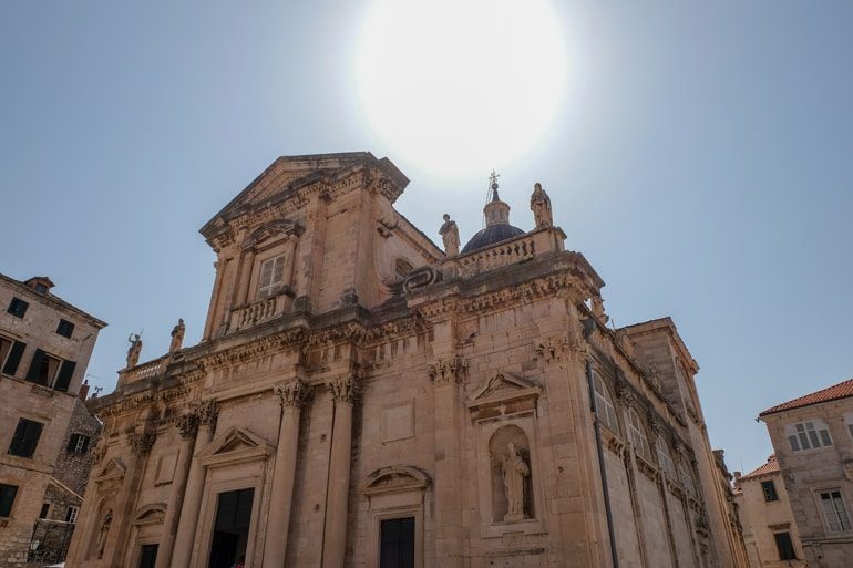 Kathedrale aus Stein im Sonnenschein Sehenswürdigkeiten Dubrovnik Altstadt