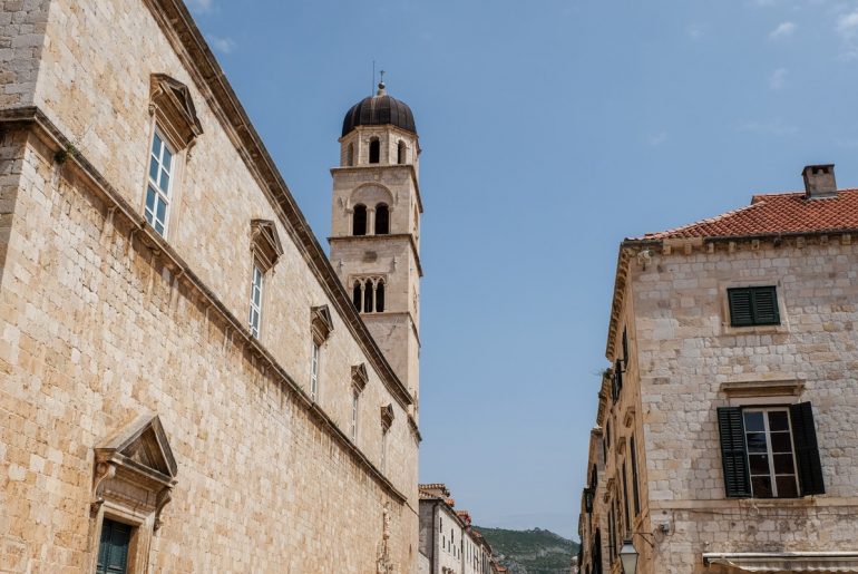 Sandsteinturm und alte Gebäude Altstadt Dubrovnik Sehenswürdigkeiten
