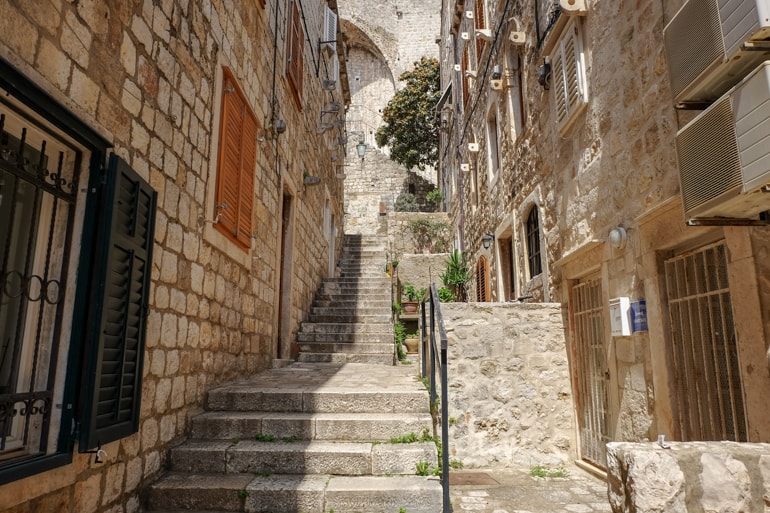 Stufen und Sandsteingebäude Sehenswürdigkeiten Altstadt Dubrovnik Kroatien