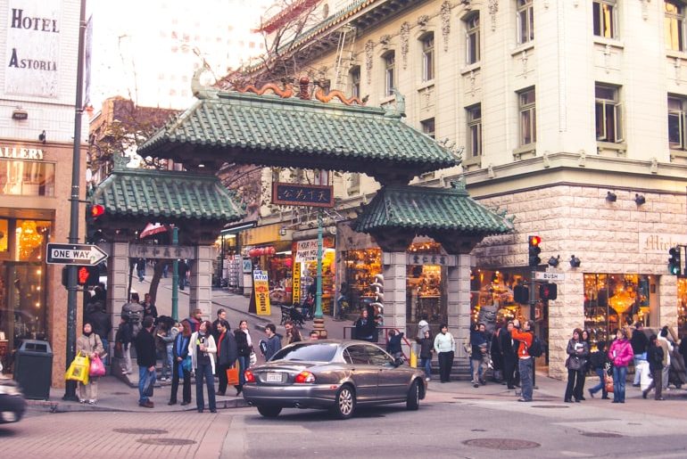 Chinatown Eingangstor mit Drachen Sehenswürdigkeiten San Francisco