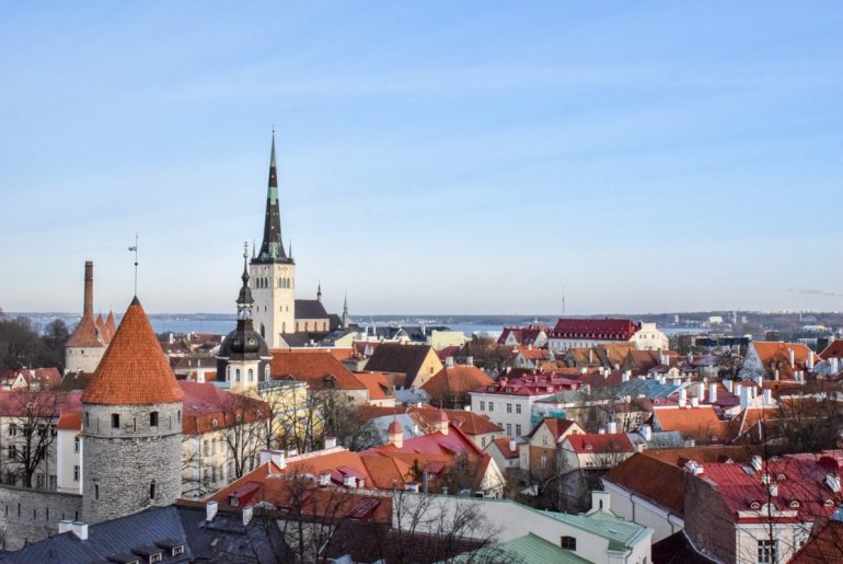 Dächer der Altstadt von Tallinn Estland Baltikum Rundreise