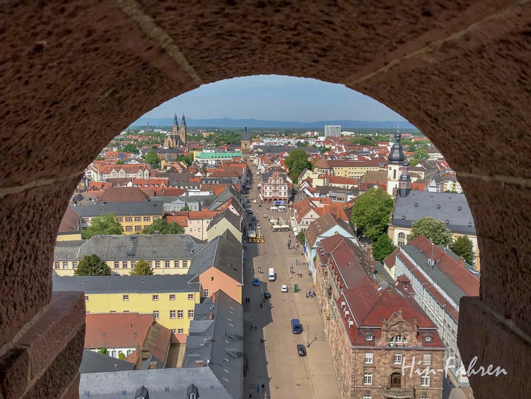 Blick auf Hauptstraße von Speyer schöne Städte