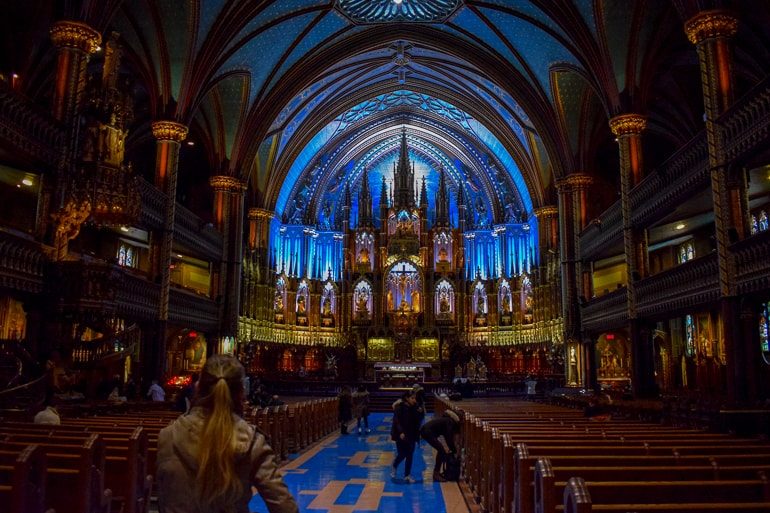 Buntes Innere von Kirche mit Orgen Montreal Kanada