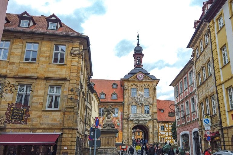 Altstadt in Bamberg mit bunten Gebäuden Sehenswürdigkeiten