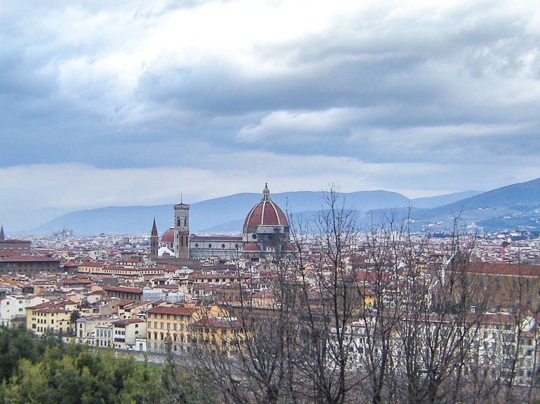 Rote Kuppel Kathedrale von Florenz aus der Ferne