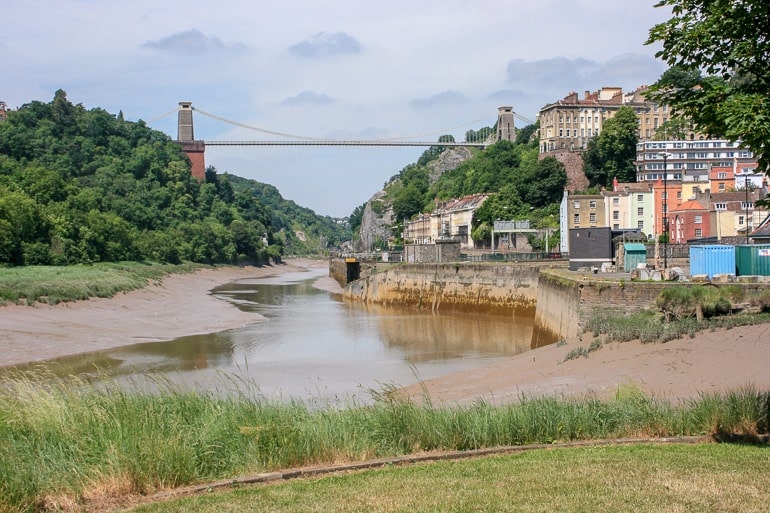 Große Brücke über Wasser in Bristol.