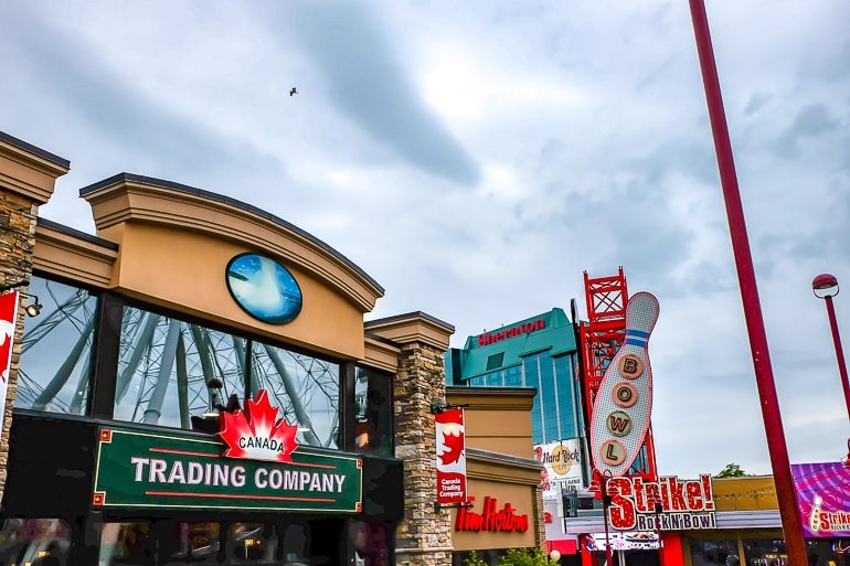 Bunte Läden in Niagara Falls Stadt in Kanada