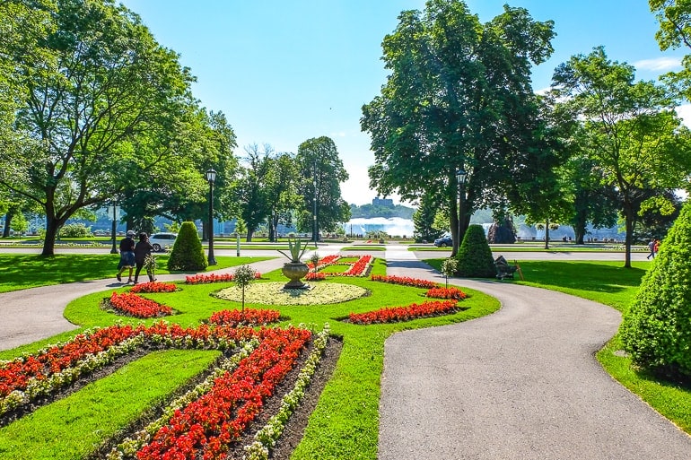 colourful red flowers in gardens pointing to niagara falls