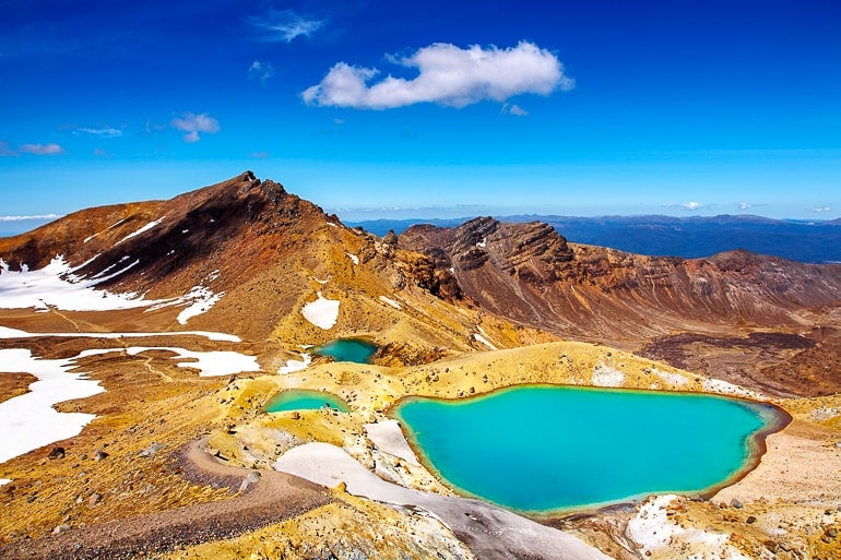 Blaue Seen in Vulkan mit Wanderweg Neuseeland