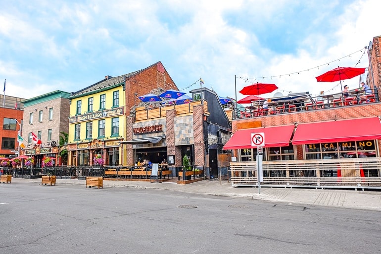 Bars mit Terrasse und Straße im Vordergrund Ottawa