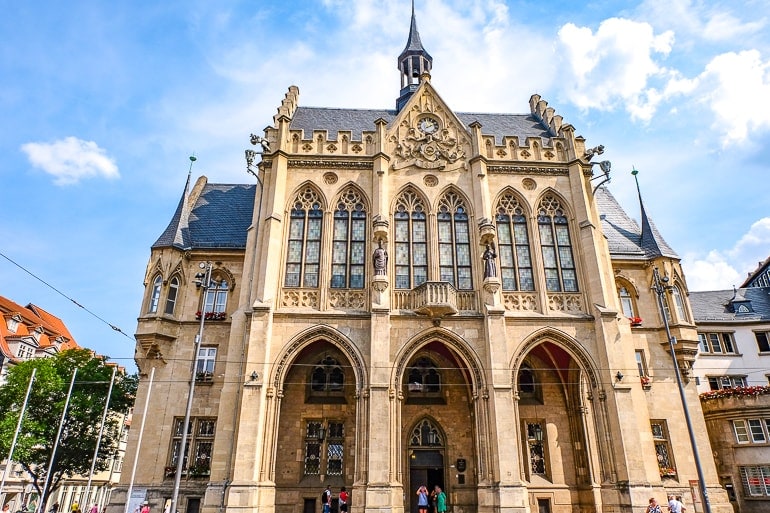 Gotisches Rathaus in Altstadt Sehenswürdigkeiten Erfurt