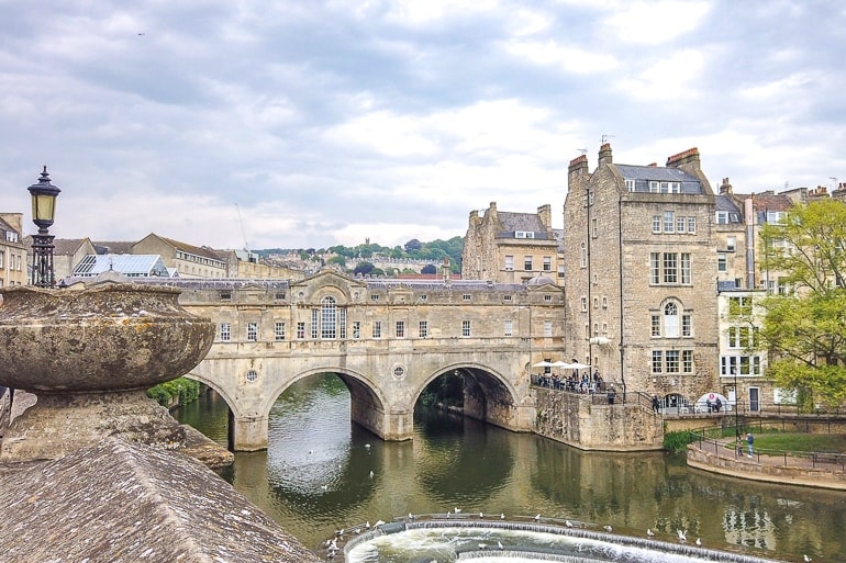old stone bridge over river with buildings bath uk day trips from london