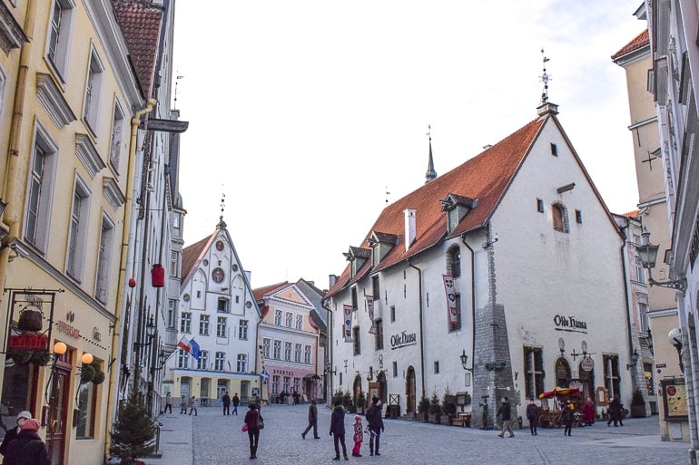 Bunte mittelalterliche Gebäude in der Altstadt von Tallinn Estland