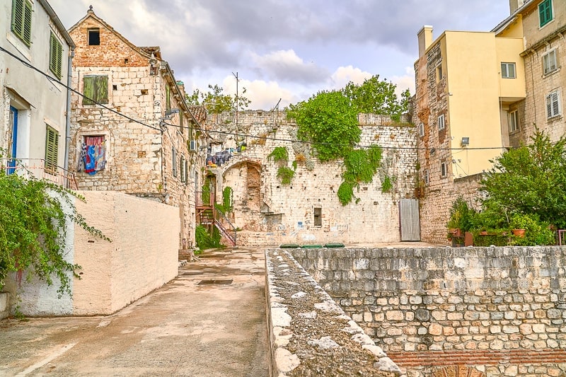 Altstadtgebäude aus Stein in Split